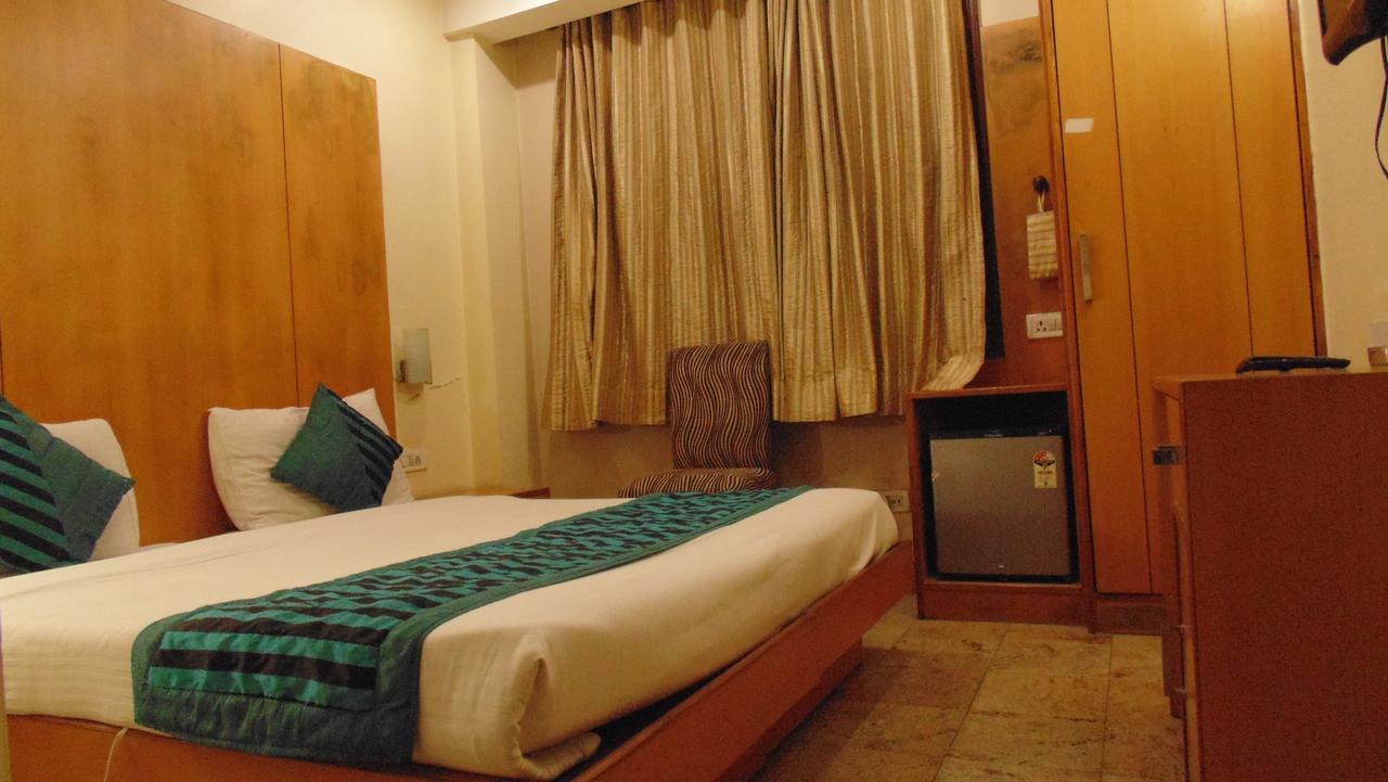 Hotel Maharaja Дели Номер фото