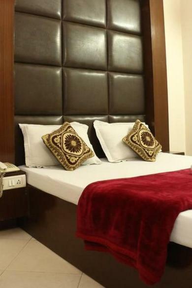 Hotel Maharaja Дели Экстерьер фото